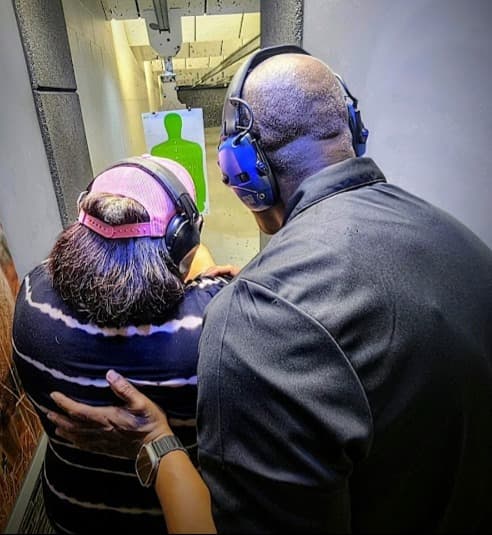 Entrenamiento en aula de armas de fuego